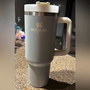 Light Gray 40oz Stanley with no straw